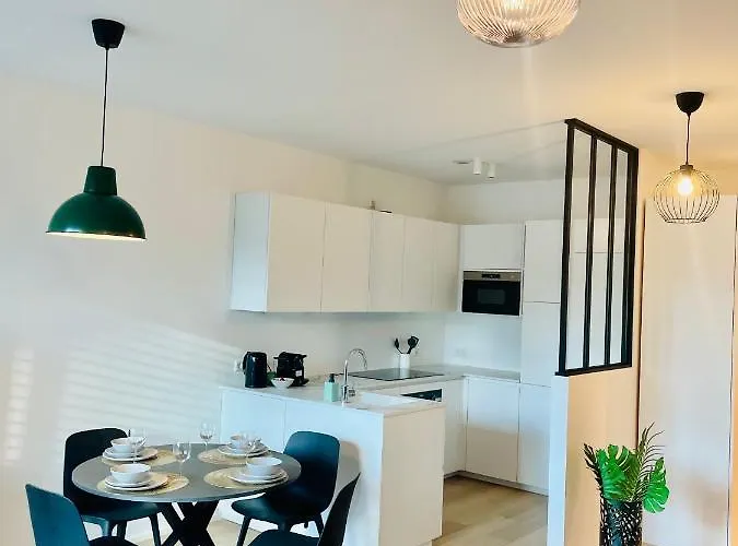 New & Large 1 Bedroom In Center- Terrace & Parking